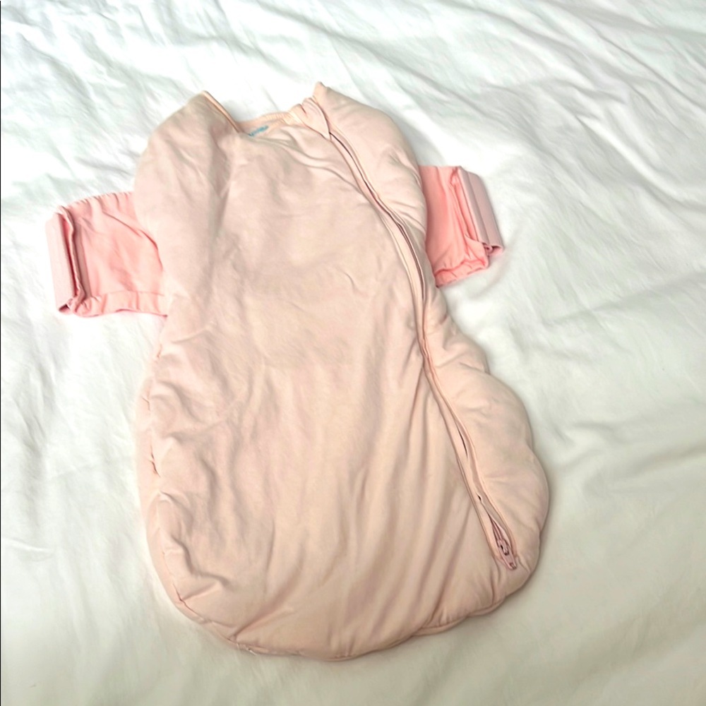 Happiest baby comforter swaddle for Snoo
